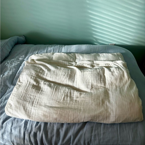 Crate&Barrel Toddler Sized Duvet & Insert - Picture 3 of 13